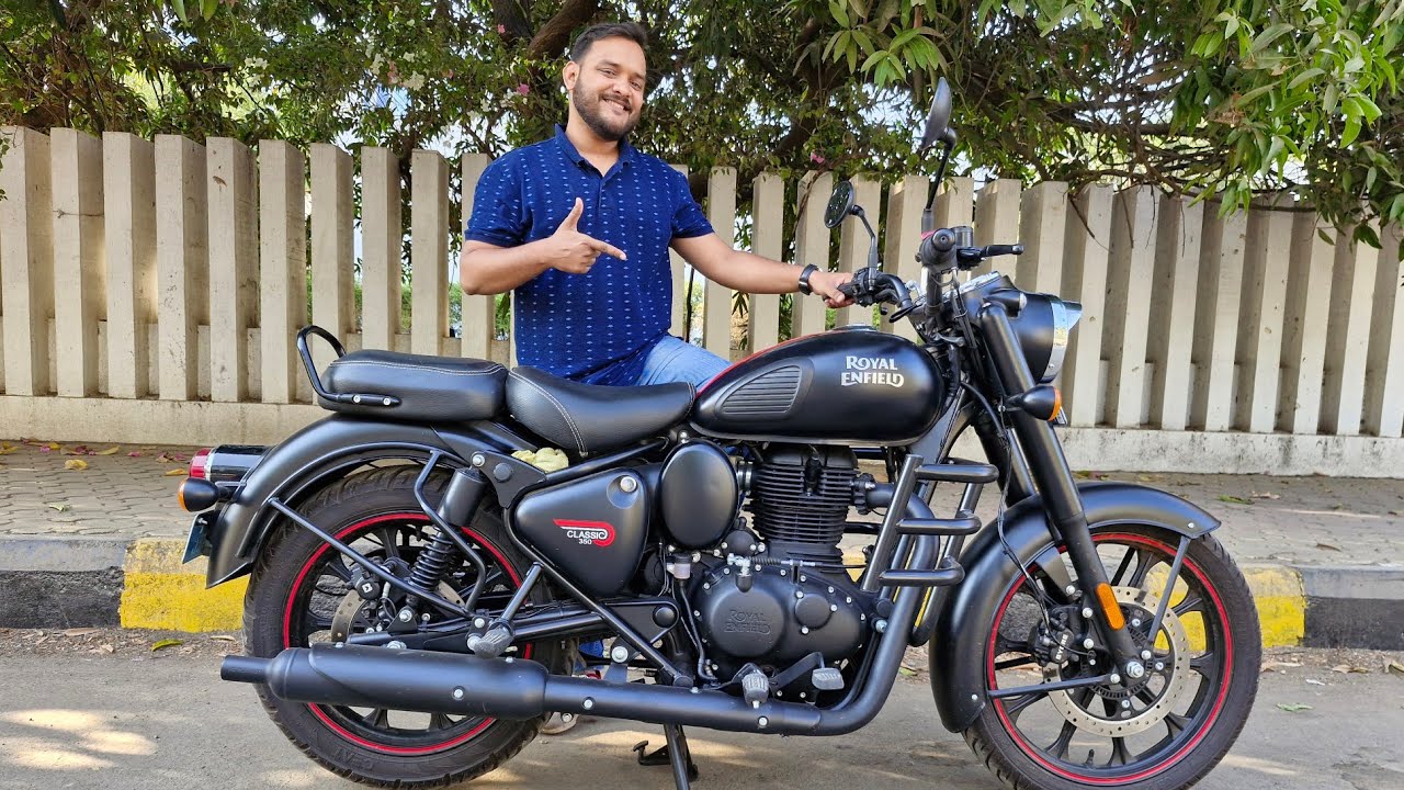 2024 Royal Enfield Classic 350 Dark Stealth black color - Walkaround Review | Price | Mileage