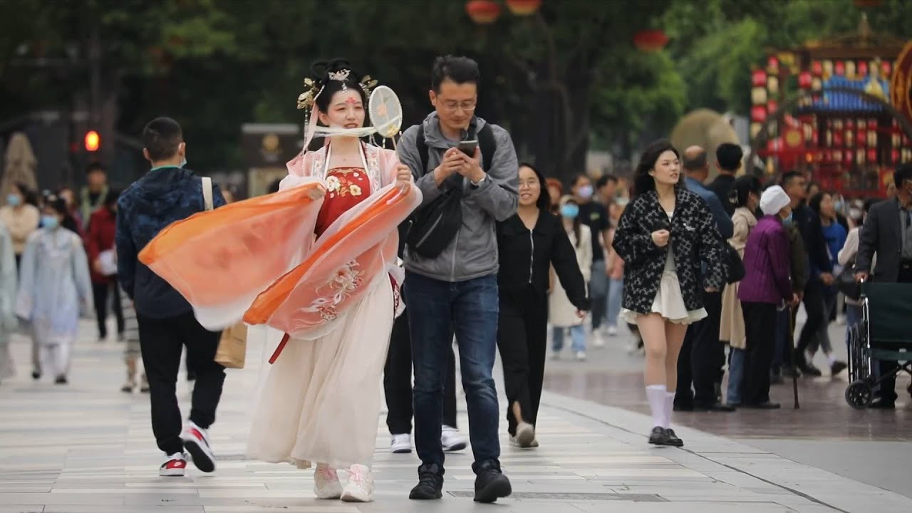 GLOBALink | China's Xi'an witnesses Hanfu craze