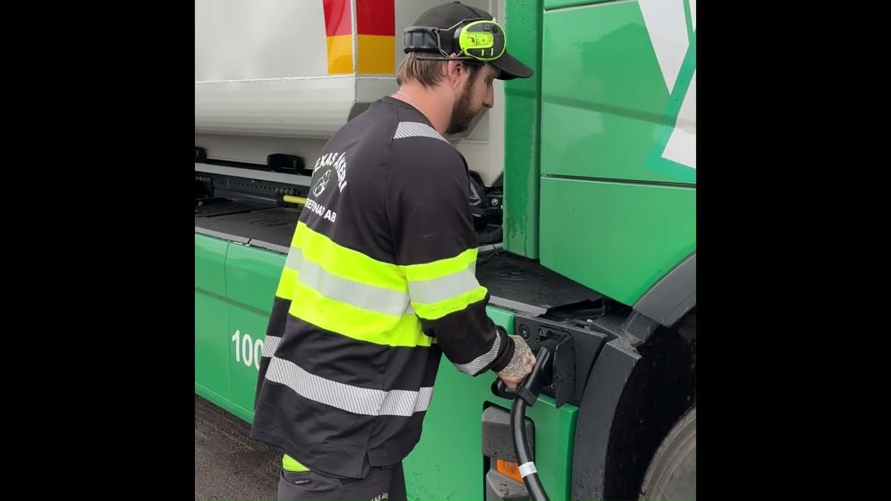 De k&ouml;r LBC Frakts eldrivna lastbilar