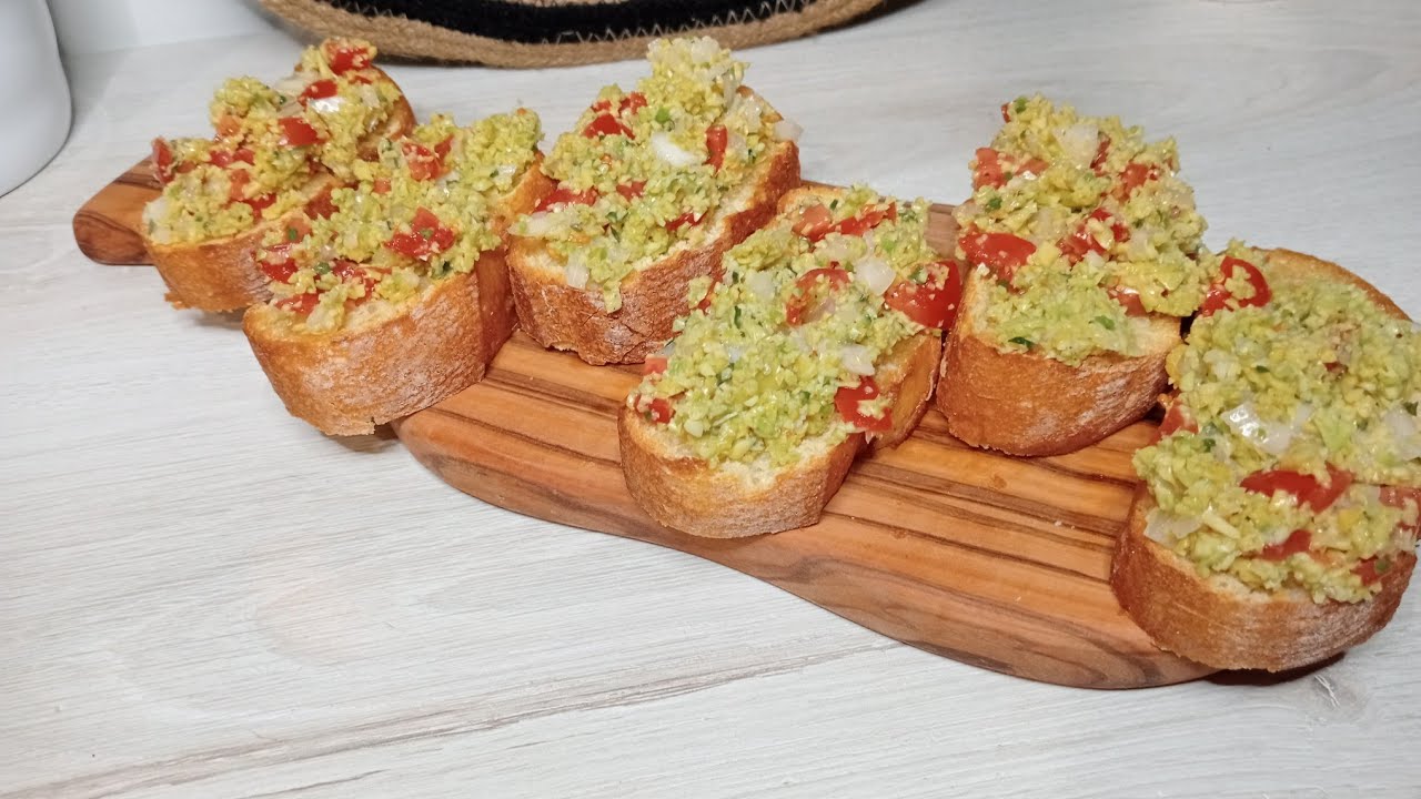 Brusketa te shijeshme dhe teper te shendetshme me pomodorini dhe avokado/bruschette con avocado