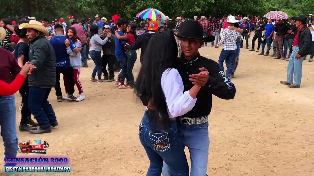 SENSACIÓN 2000 EN ARAYZAPO SET DE CHARANGUITAS 
