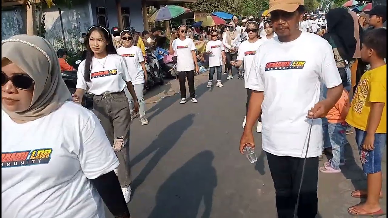 mbak mbak cantik dan mas ganteng yang energik di carnaval kunir wonodadi #horeg #karnavalmojo