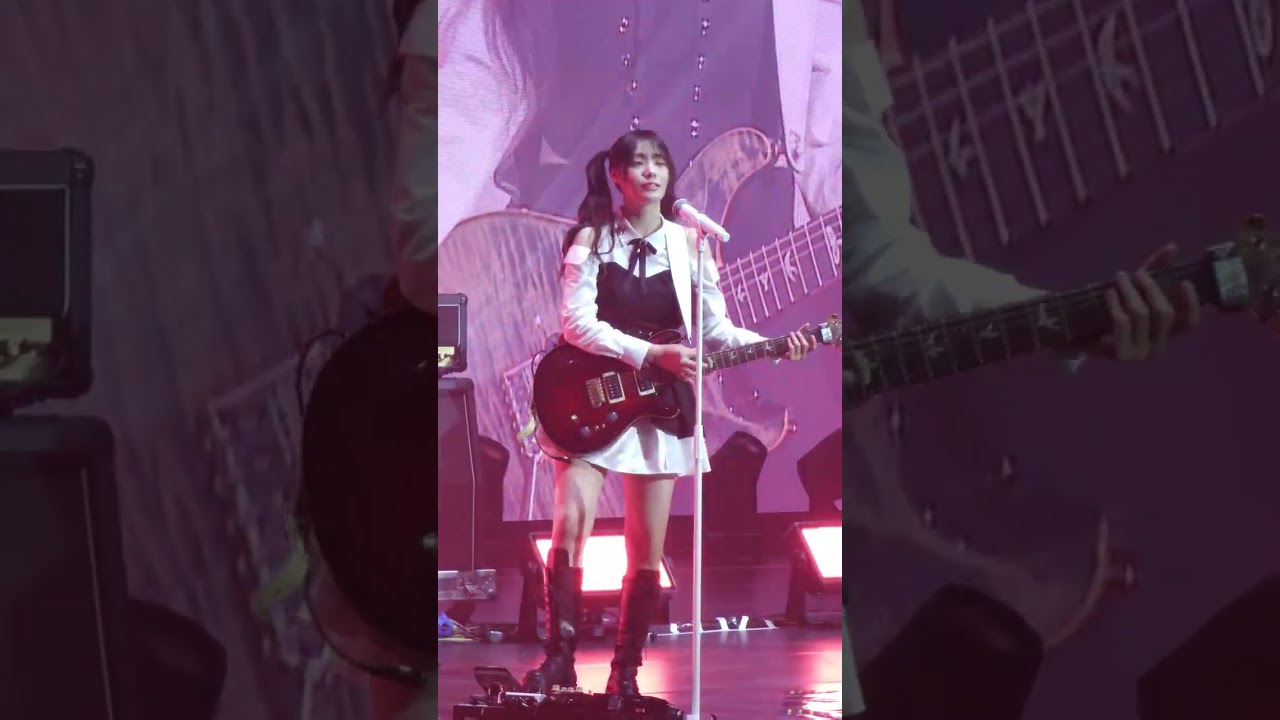 260215 QWER Siyeon Fancam - Dear @ 1ST WORLD TOUR ＜ROCKATION＞ in TAIPEI