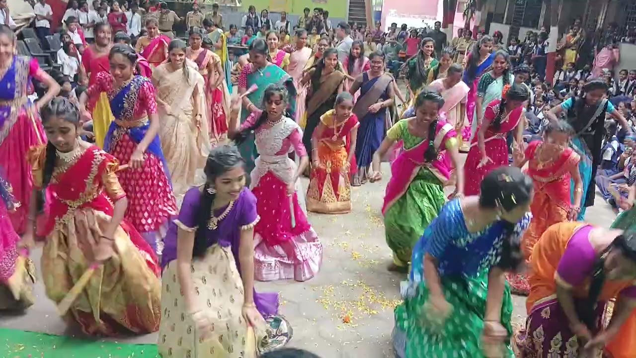 ZPHS Ramanthapur... Independence Day dance...