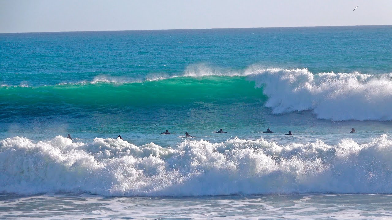 Gran swell en la Costa de C&aacute;diz: Olas potentes maniobrables
