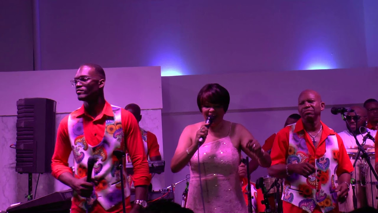 Mi Den Un Paranda - Melania Van Der Veen