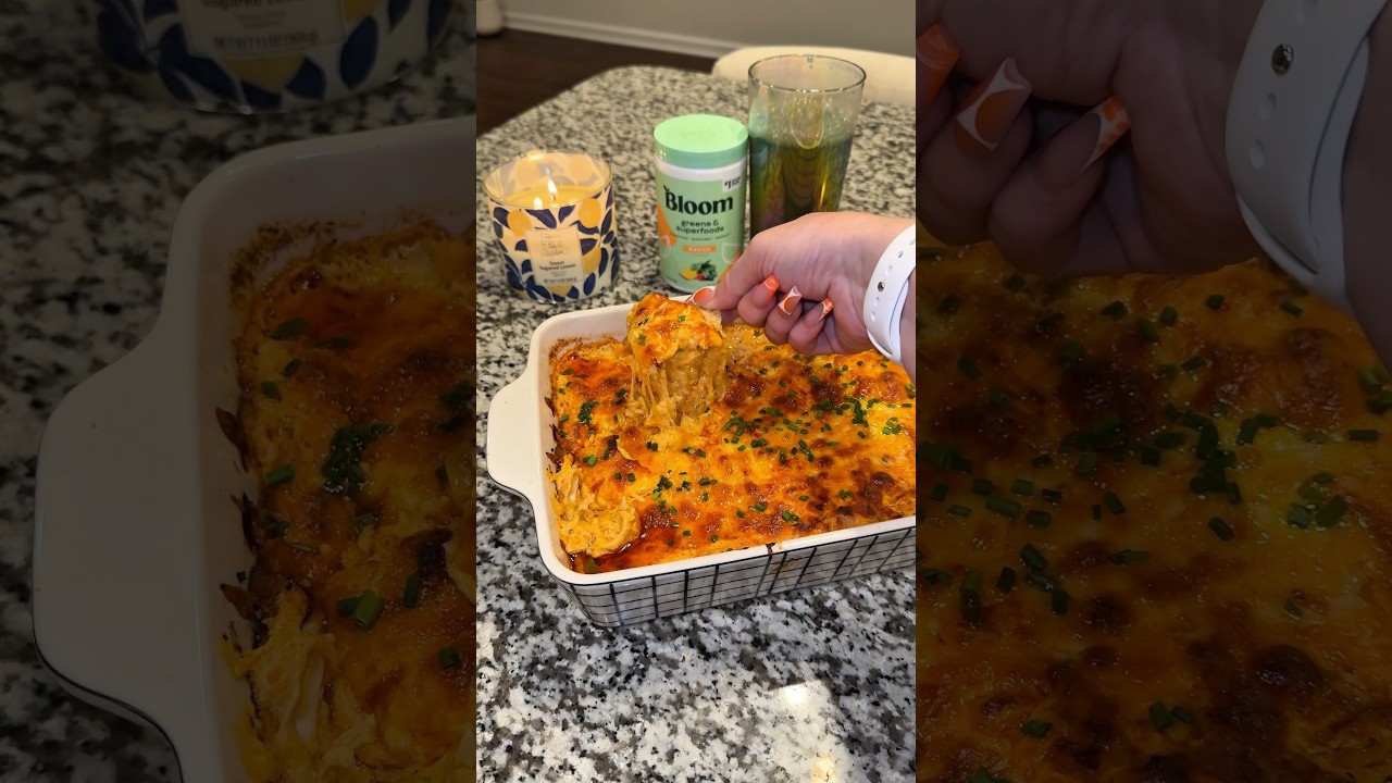 The best buffalo chicken dip ever! #buffalochickendip #appetizer