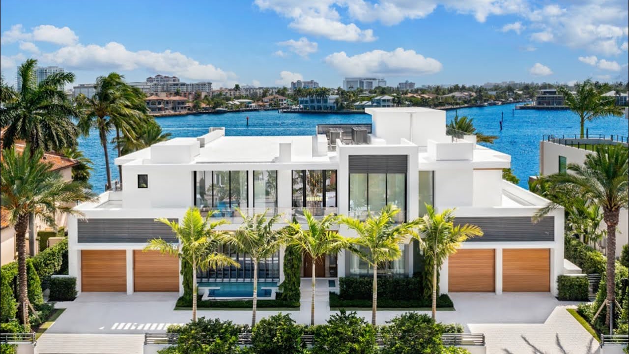 Driving in waterfront Rich Neighborhood in Fort Lauderdale.