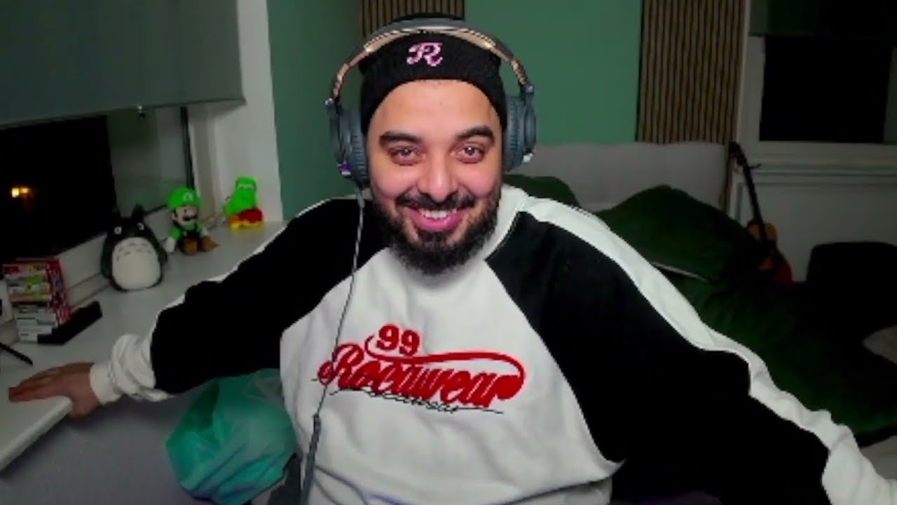 Dieser Streamer bähbät Kuchentv mit Sondi - Ausweis und Gameboy Grafik