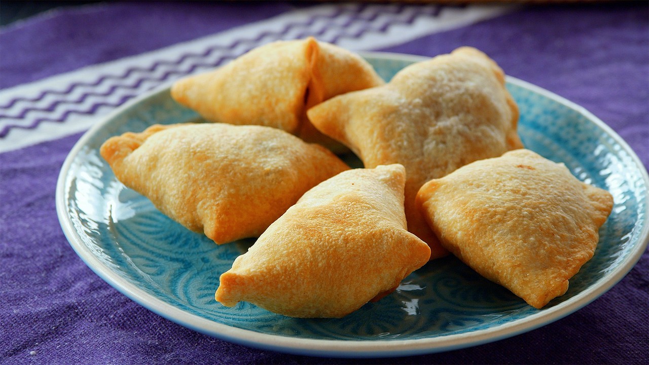 🥟 Indische Samosas – knusprige Teigtaschen mit würziger Kartoffel-Erbsen-Füllung 🇮🇳