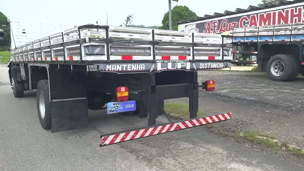 Ford cargo modelo 1519 ano 2013 na carroceria de madeira 7 metros