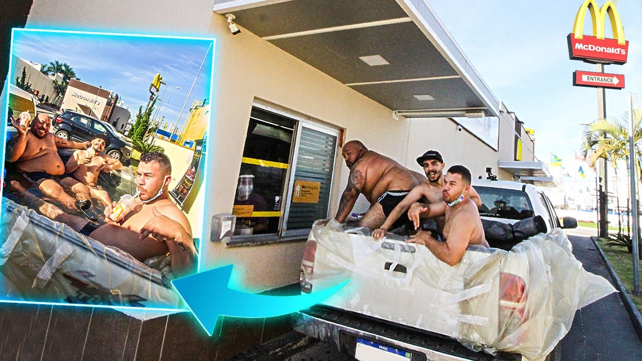 FOMOS NO DRIVE-THRU NA CAÇAMBA DA CAMINHONETE!!!