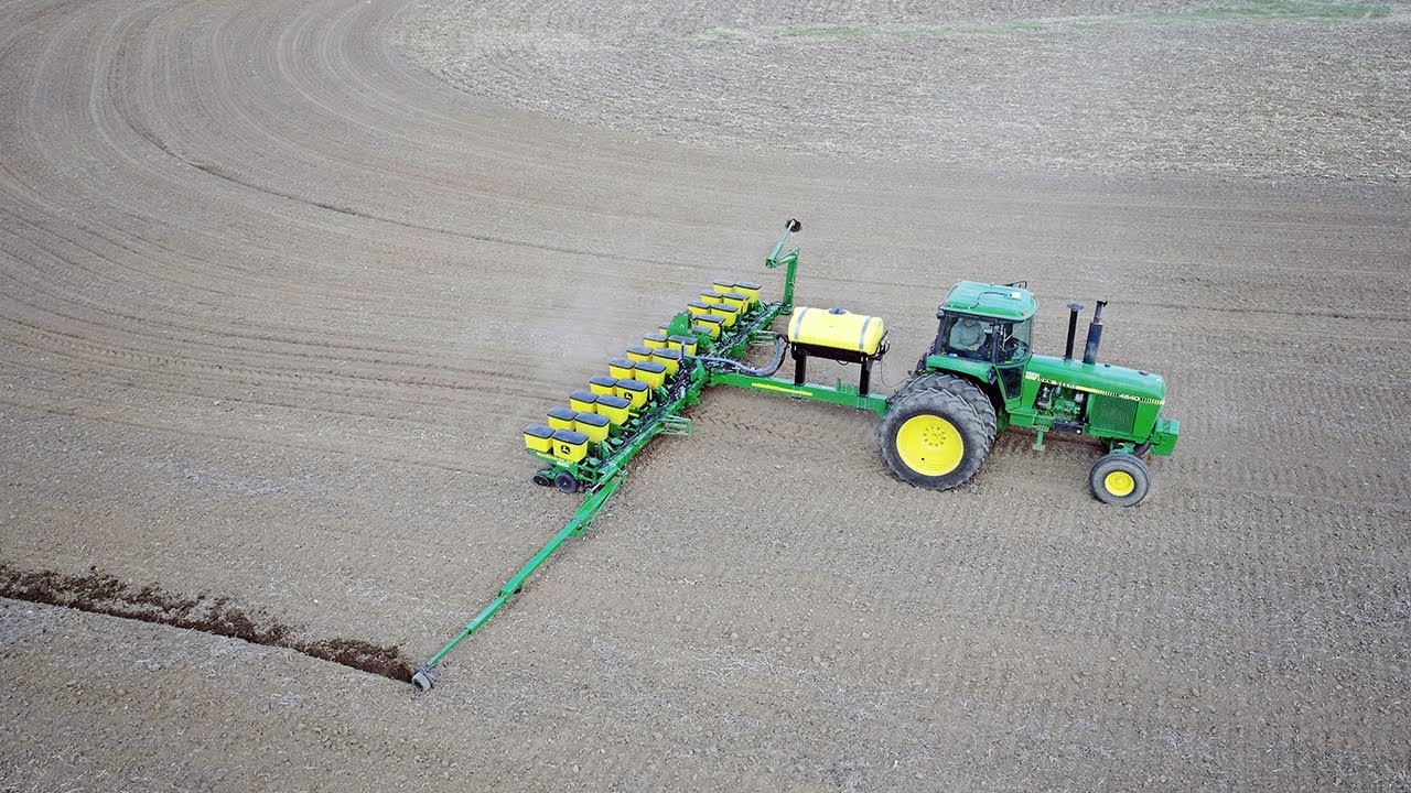 #PLANT18 - John Deere 4640 and 1760 12-Row Planter