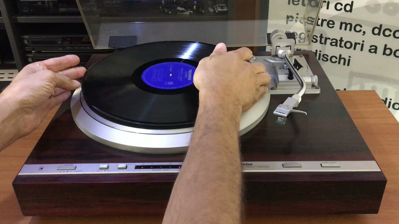 Victor JVC QL Y3F, giradischi automatico a trazione diretta. Anno di produzione 1981