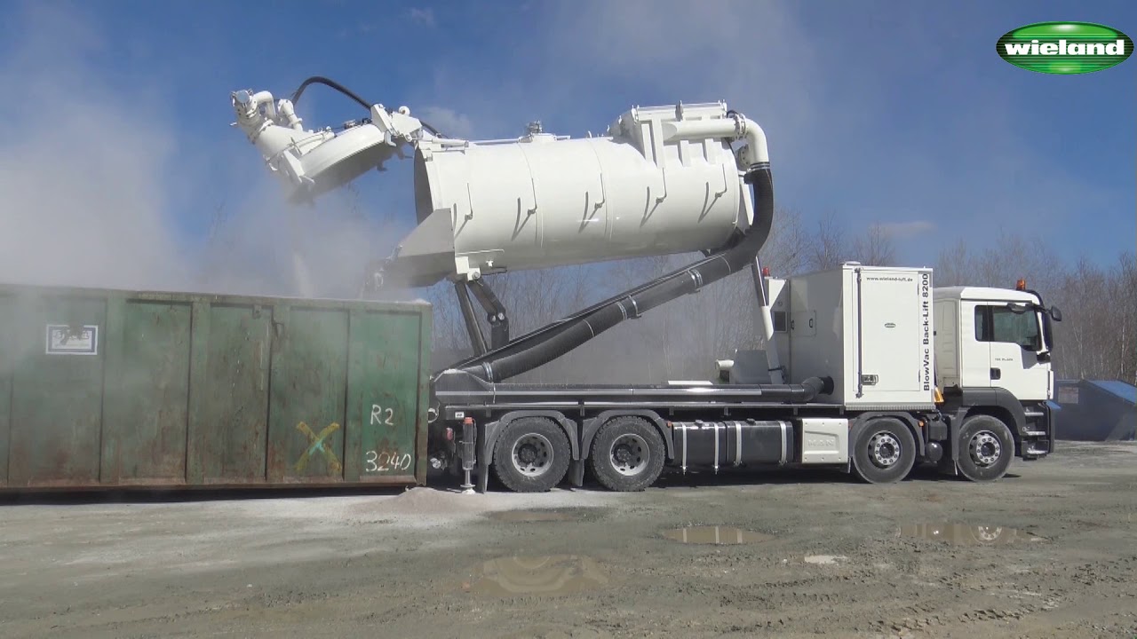 Saugen von Quarzsand mit dem BlowVac BackLift 8200 - Kurz-Version