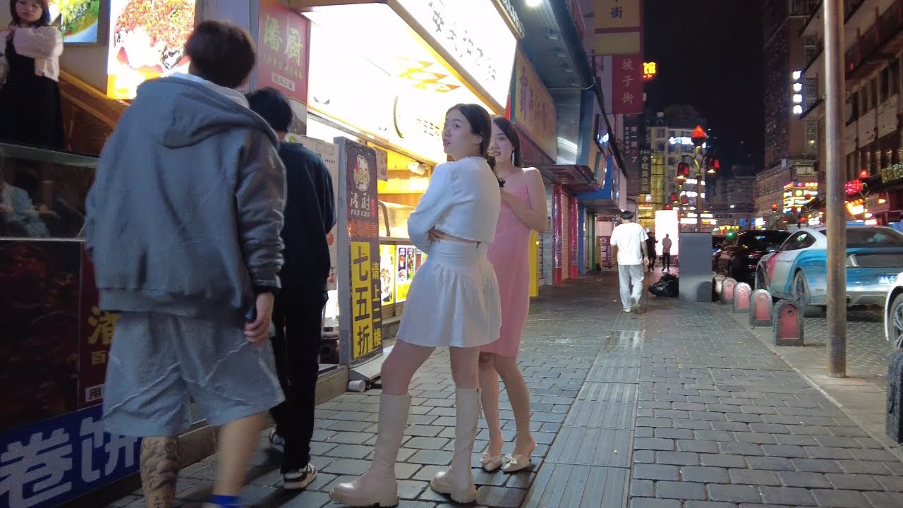 长沙中国女孩喜欢步行街酒吧的夜生活 | Changsha Chinese girls like nightlife in bars on Walking Street - 276