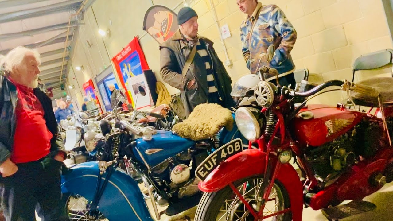 Мотодром «Стена смерти», шоумен Аллан Форд и мотоцикл Indian Scout 1926 года, выставка классическ...