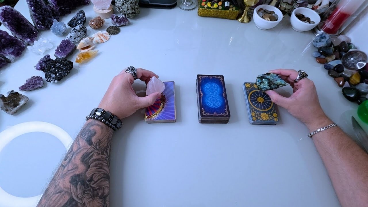 Ele(a) FICA OU SAI DA MINHA VIDA TAROT? Vamos Voltar a Ficar Juntos