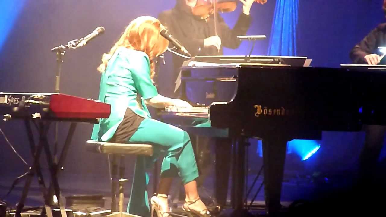Tori Amos & Apollon Musagete - Shattering Sea [] Way Down [] Suede (Amsterdam, NL 2011-10-17)