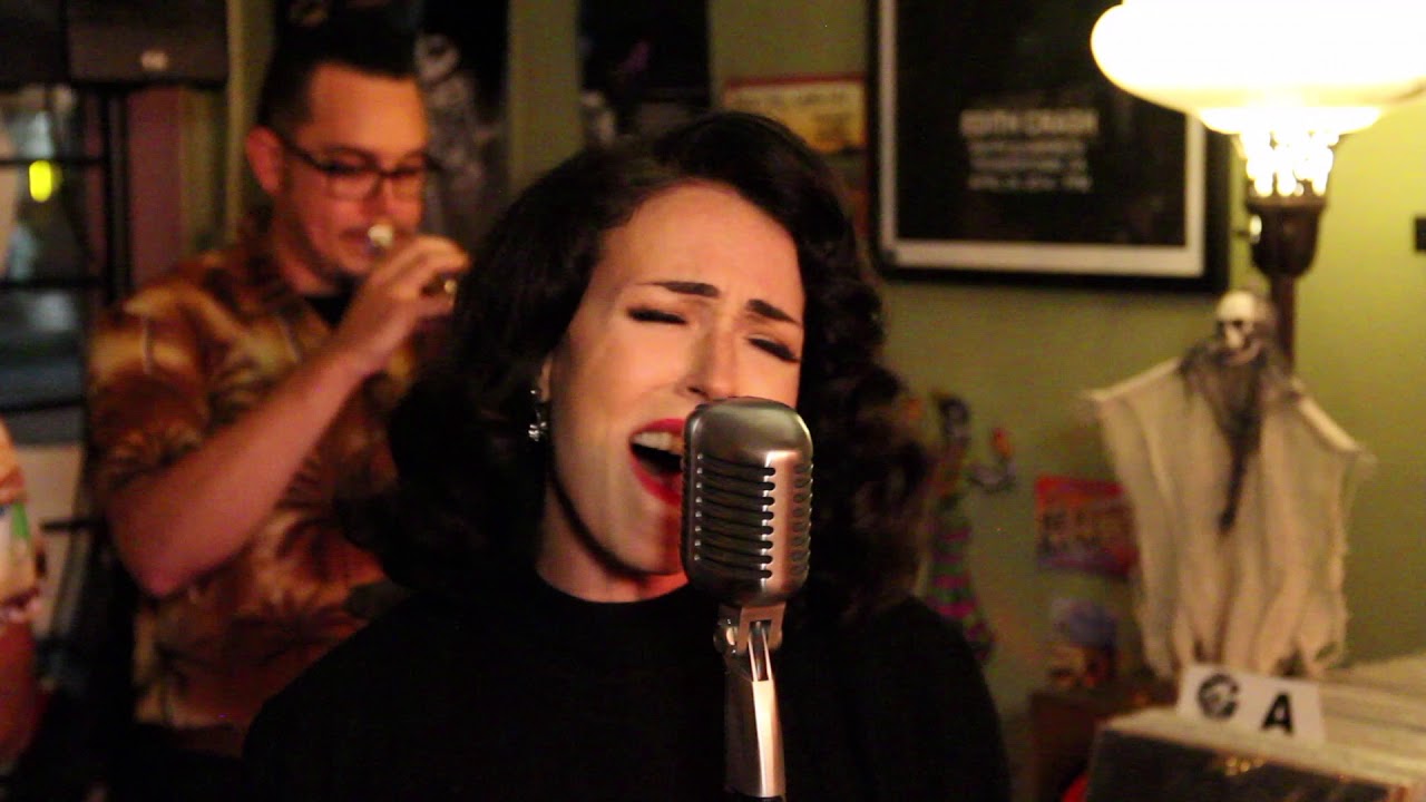 The Moontones fools fall in love