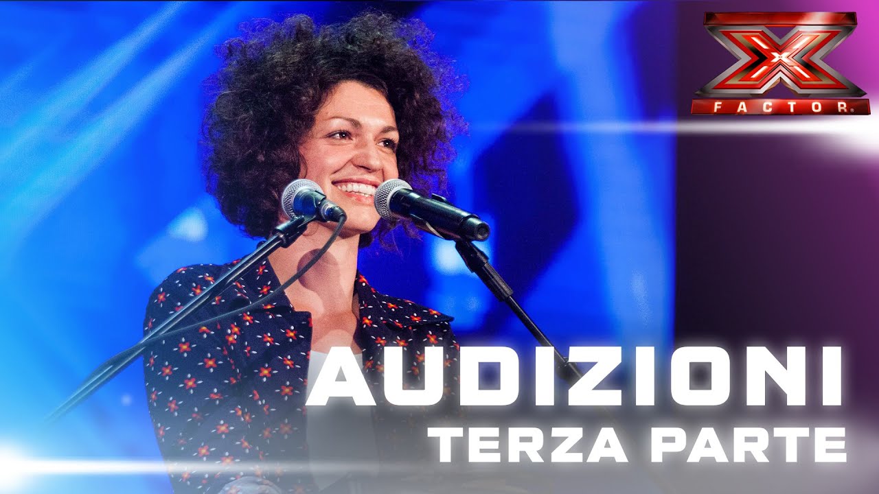 Sara canta "Glory Box” con la loop station