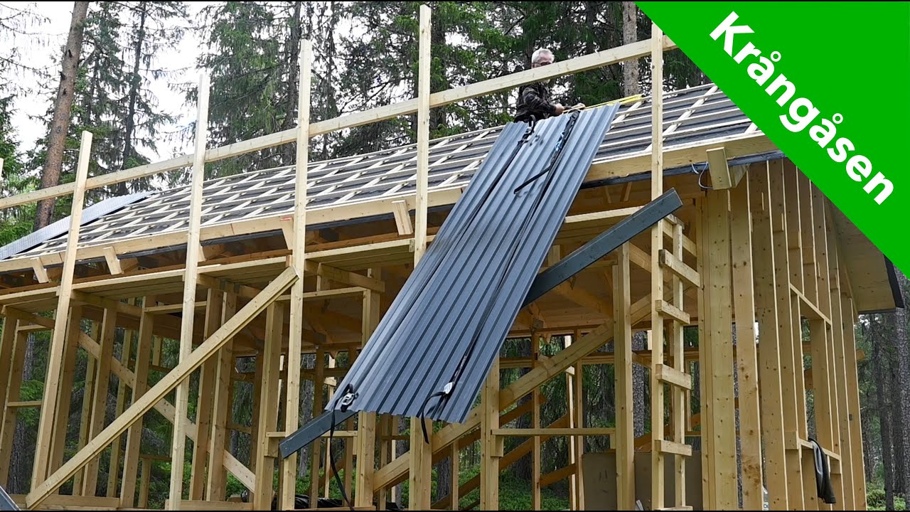 Krångåsen #68 - Laying roofing sheet with pulley