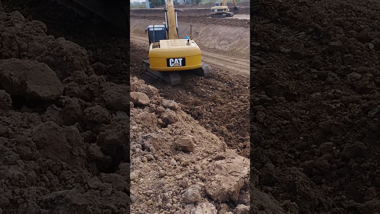 #excavator#construction#automobile#concrete#cat#caterpillar#operat