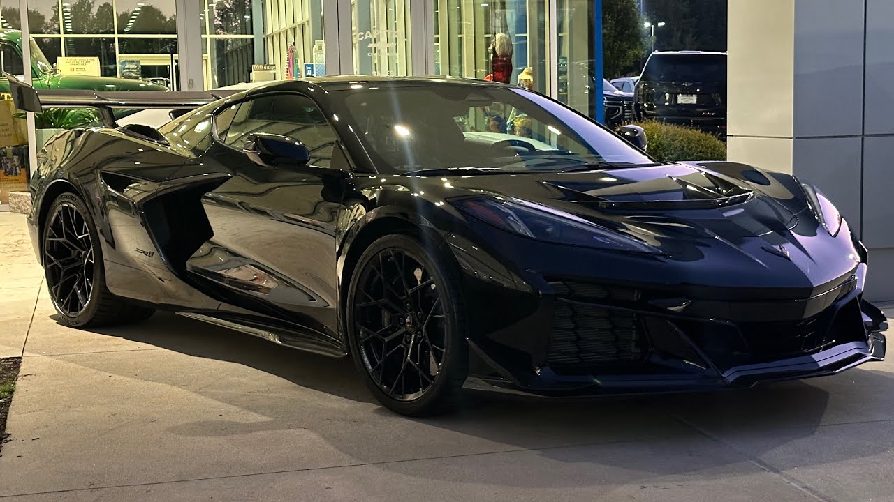 Подробный обзор Chevrolet Corvette ZR1 2026 года.