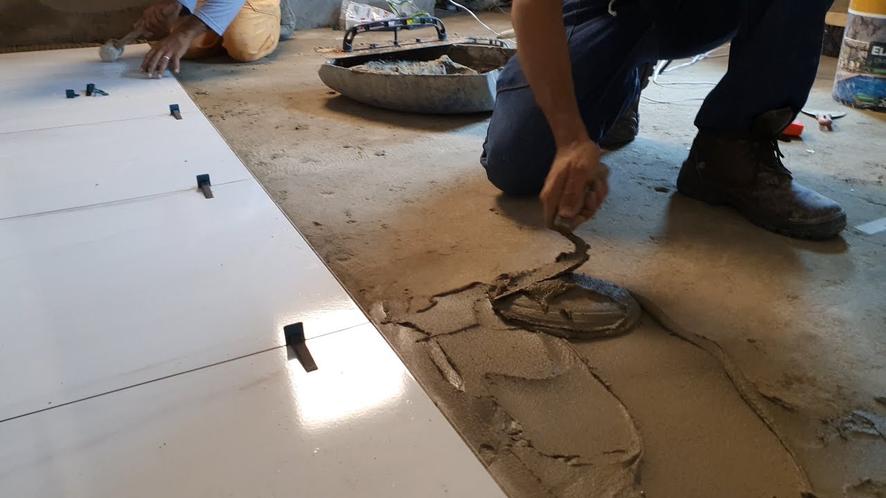 Detalhes de aplicação de porcelanato.