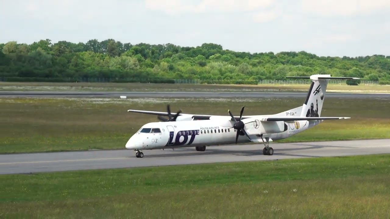 De Havilland Canada Dash 8-400 LOT Landing and Takeoff Hamburg Airport