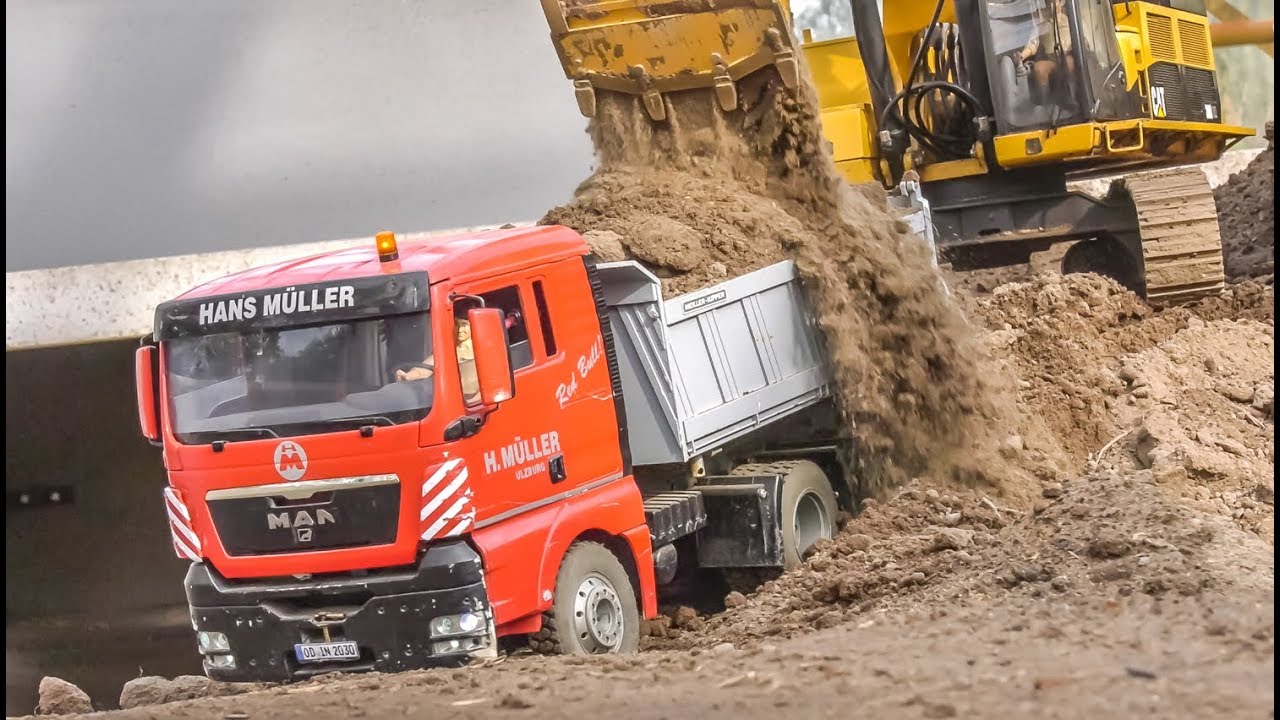 Incredible RC Trucks work hard! Awesome Construction Zone Action!