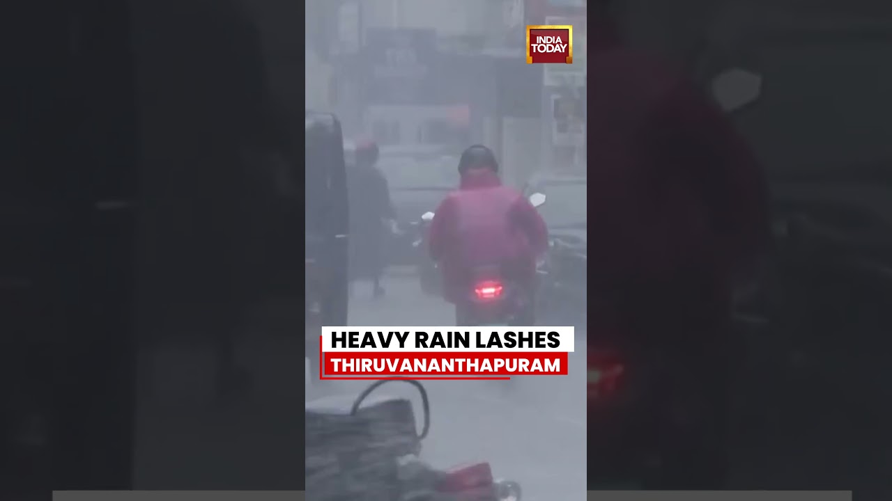 Heavy Rain Lashes Thiruvananthapuram, Visuals From Thampanoor | Keralam News