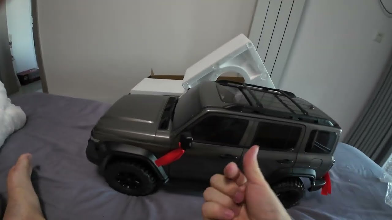 Traction Hobbies 1/8 Tank 300 Hard Body Version Unboxing