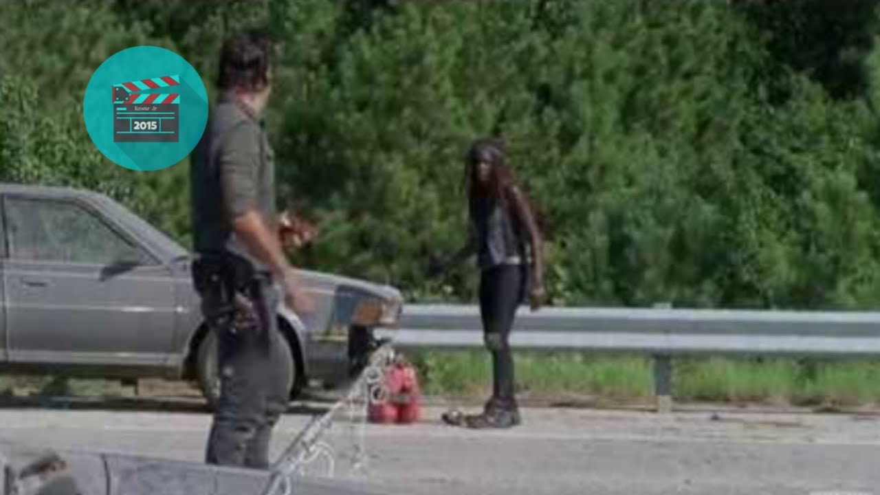 The walking dead S7E9 cut off the walkers with cars