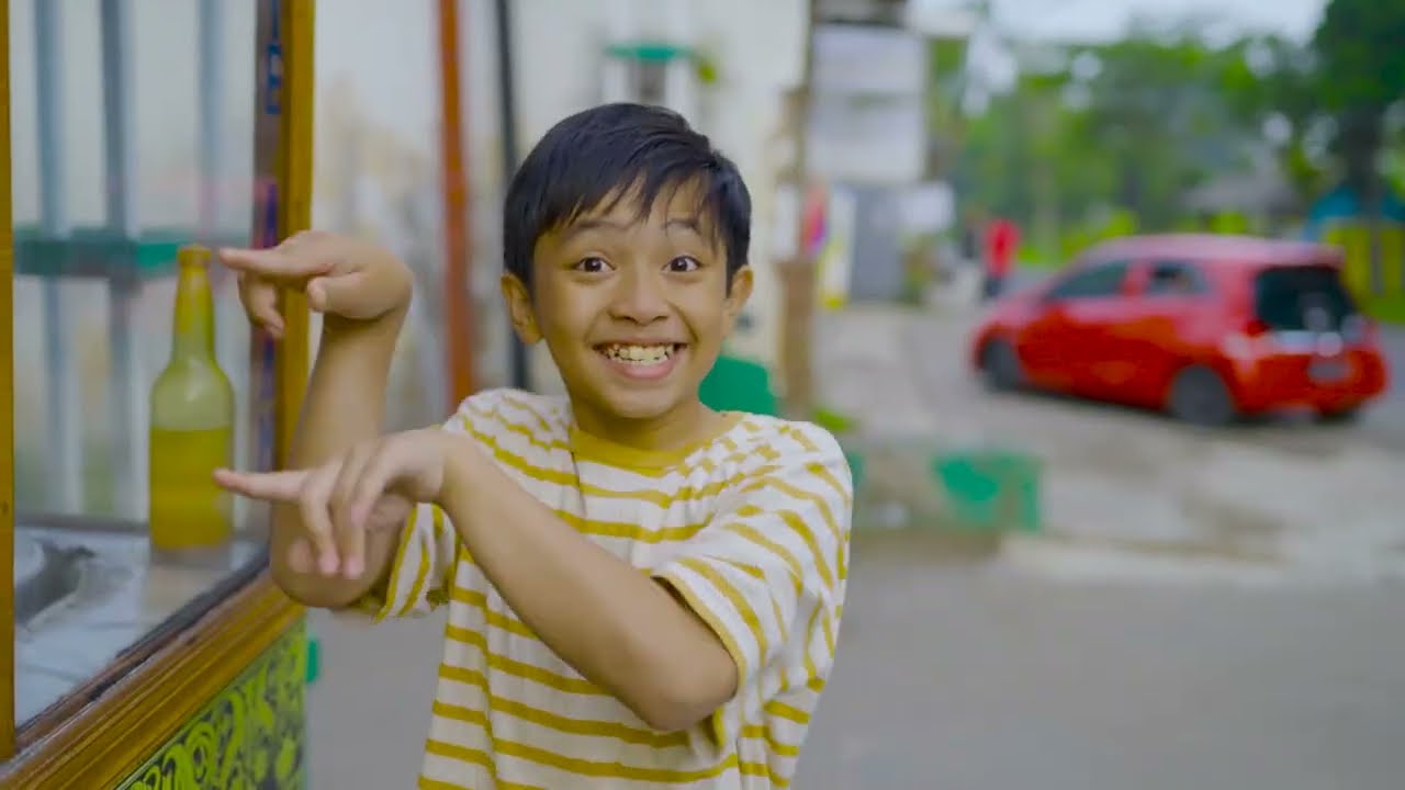 Diwan Minta jajan bakso dan es krim