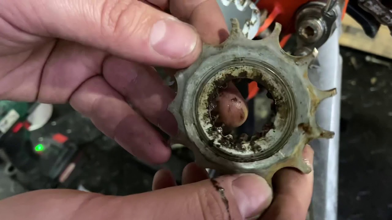 Проверка цепи мотора и замена передней звездочки