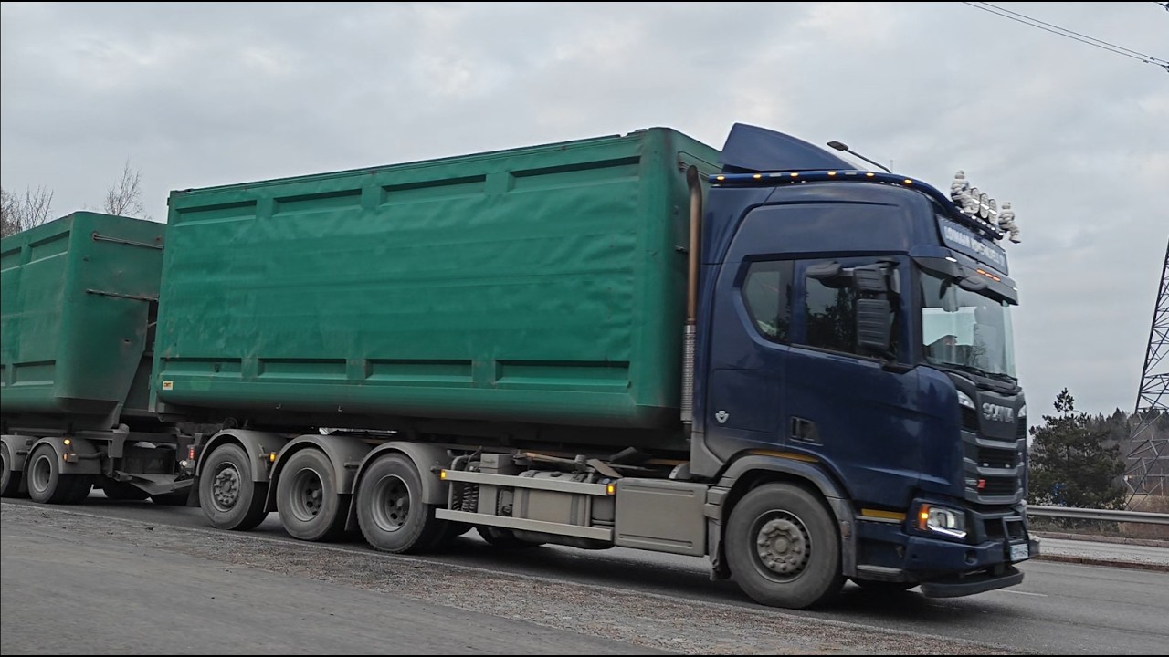 Loud Heavy Trucks Accelerating from Traffic Lights &ndash; Helsinki 🇫🇮