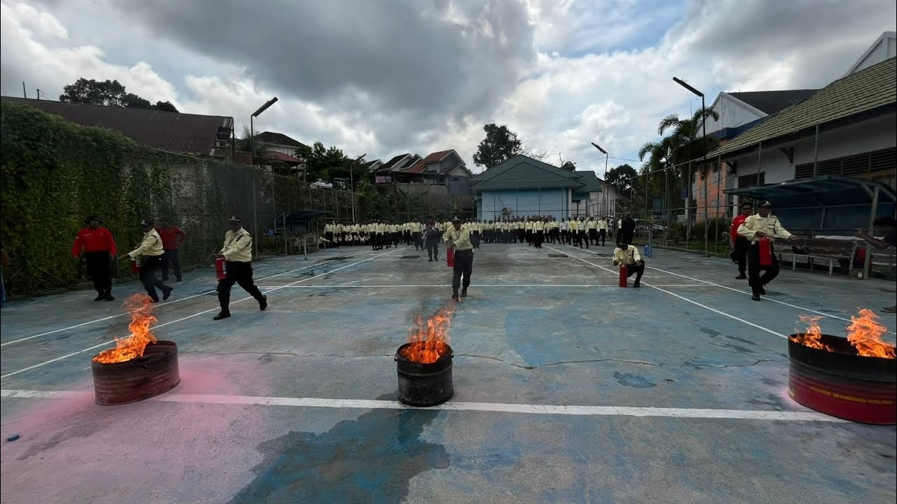 Materi pemadaman api pada pelatihan satpam Oktober 2025 Gada Pratama dan Gada Madya 