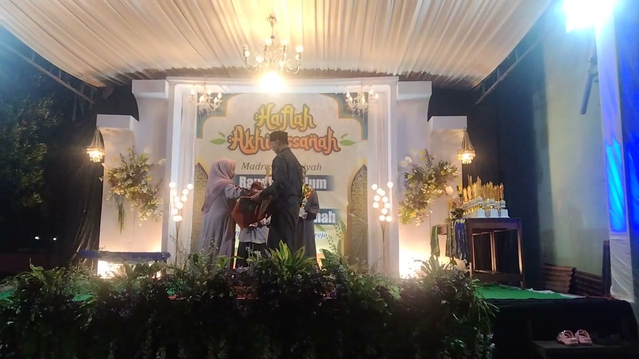 Pembagian hadiah bintang kelas 3 dan Poto bersama 2026