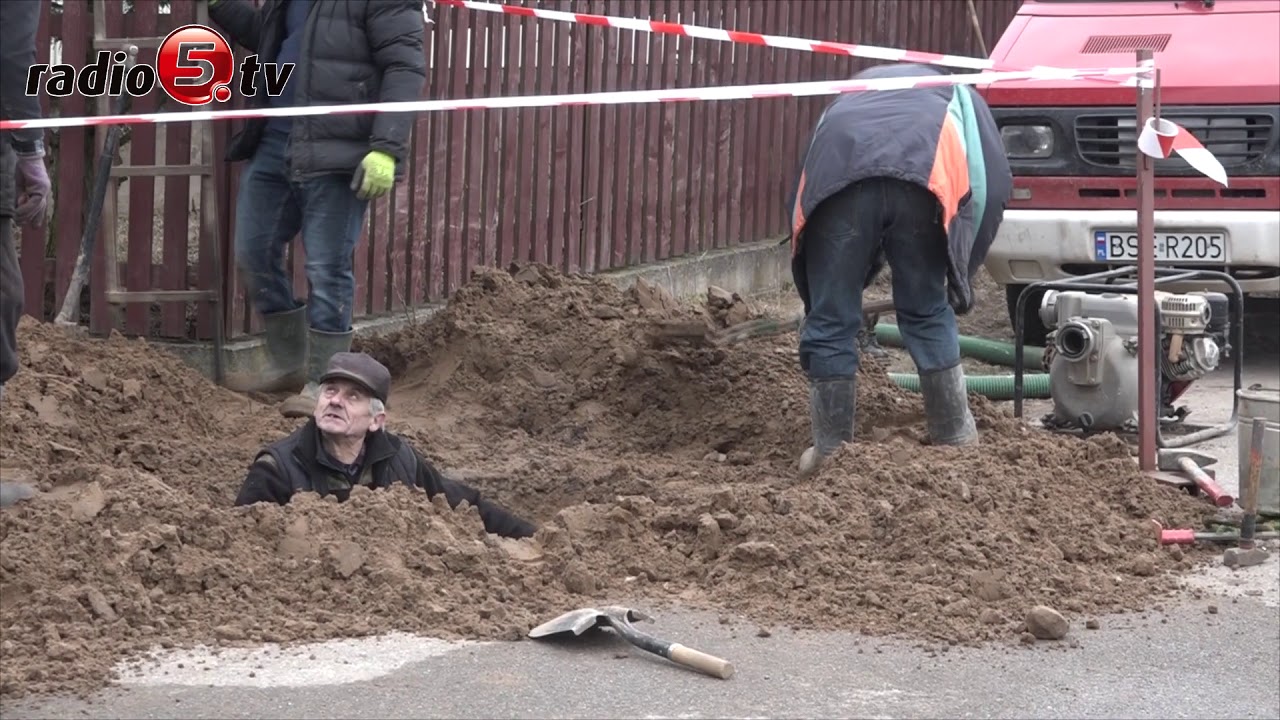 Awaria wodociągu, szukają przecieku