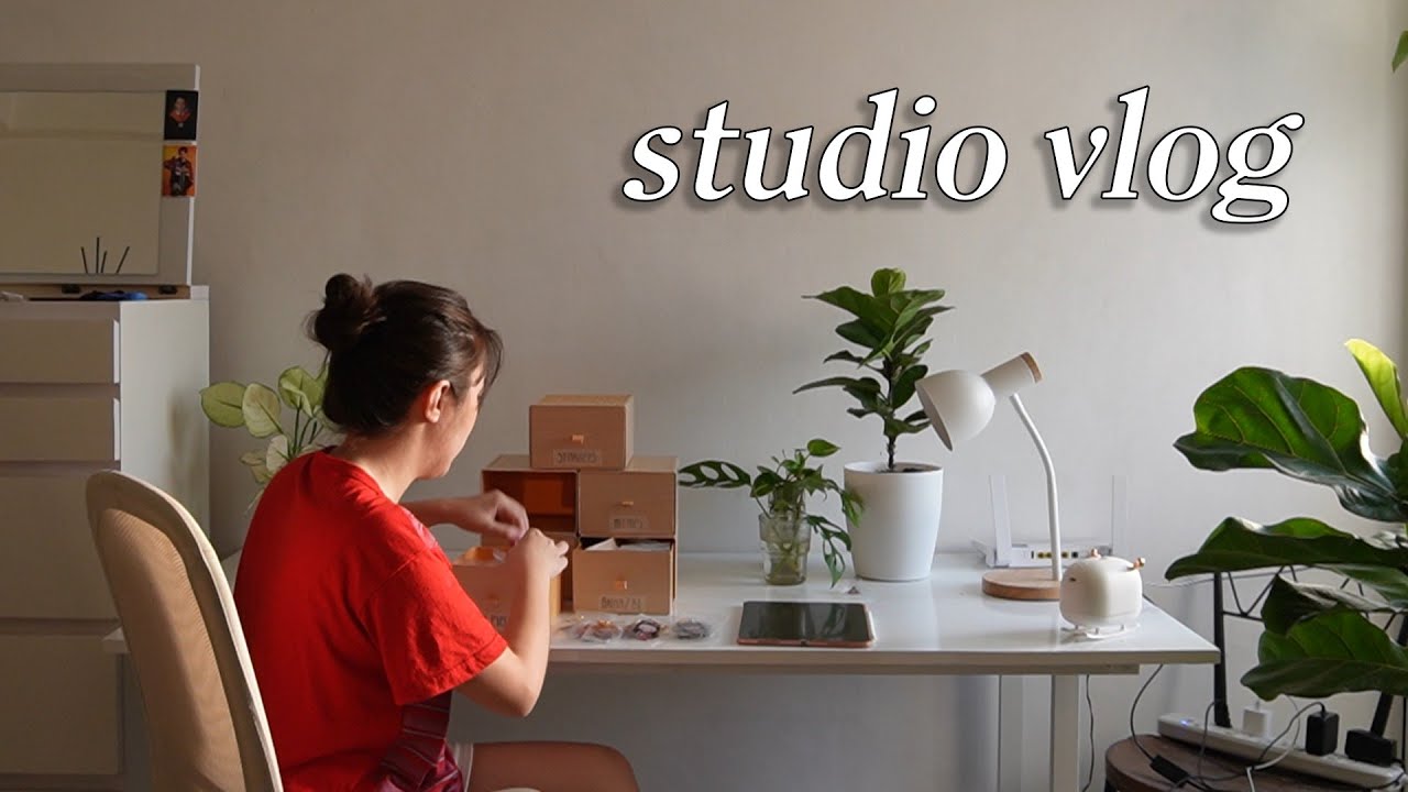 studio vlog | drawing new merch 🌱 running my small art biz