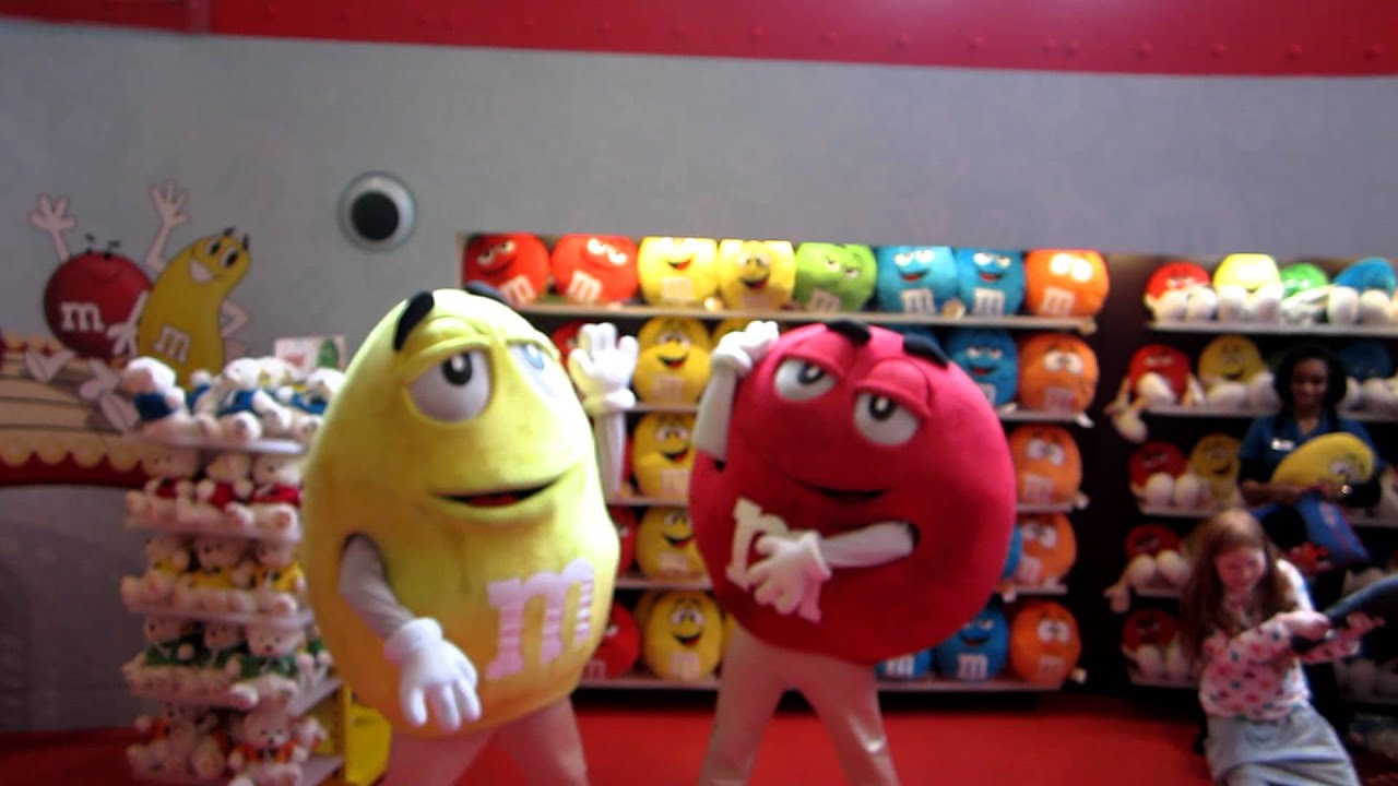 M&M's dancing to Thriller - M&M World London