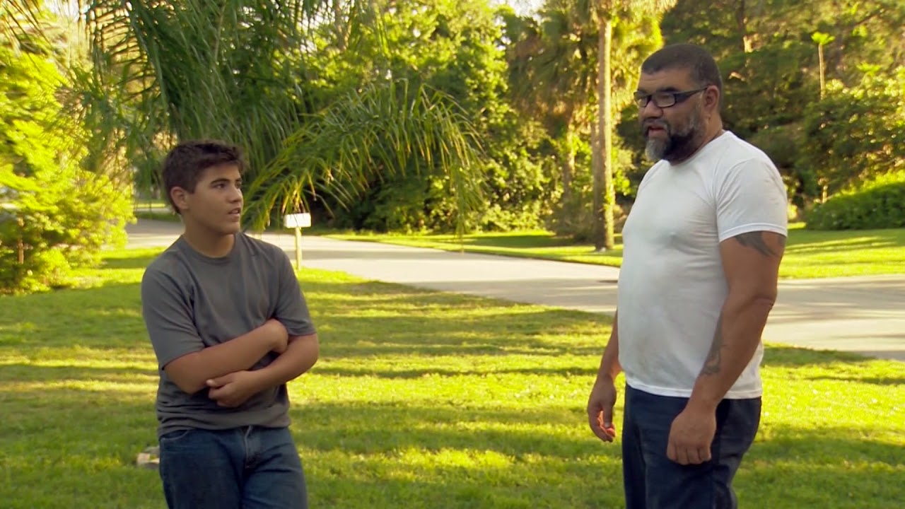 Florida dad makes 13-year-old son hold 'I'm a Bully' sign