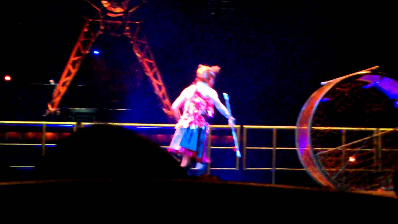 Ka Show - baton twirler
