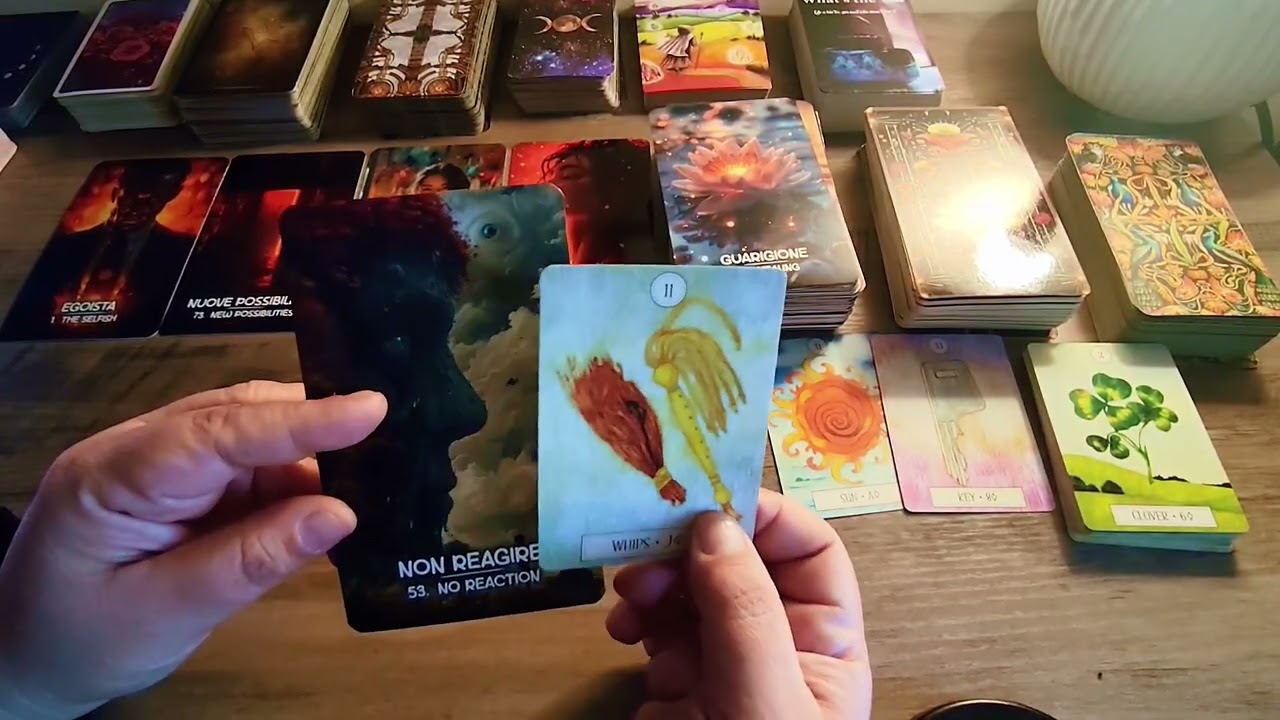 💣TI PENSA IN SILENZIO...E QUELLO CHE VUOLE DIRTI TI SORPRENDERÀ 🤫💌 #tarot #tarocchi 