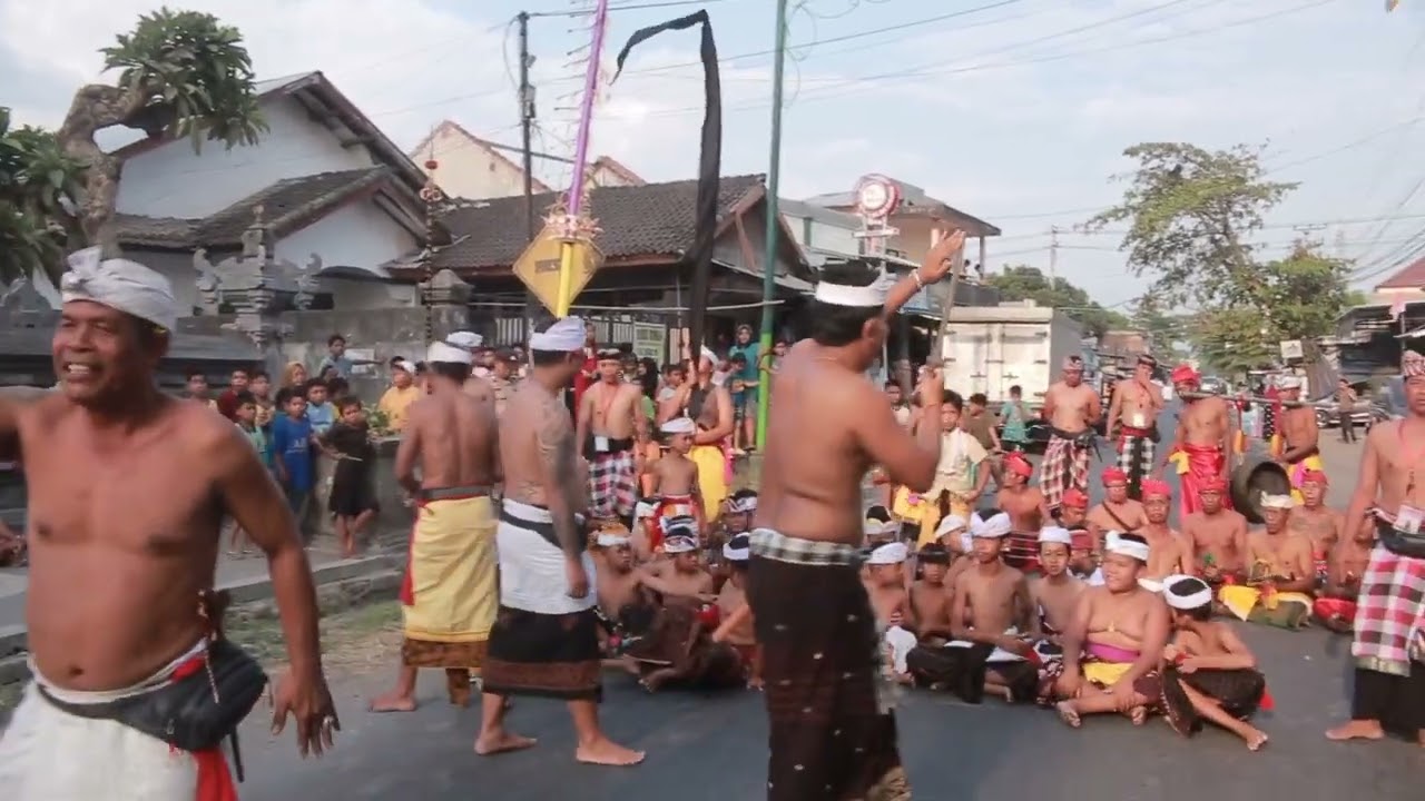 TRADISI UNIK HINDU BANJAR SERAYA PAGESANGAN LOMBOK@SERAYA CHANNEL