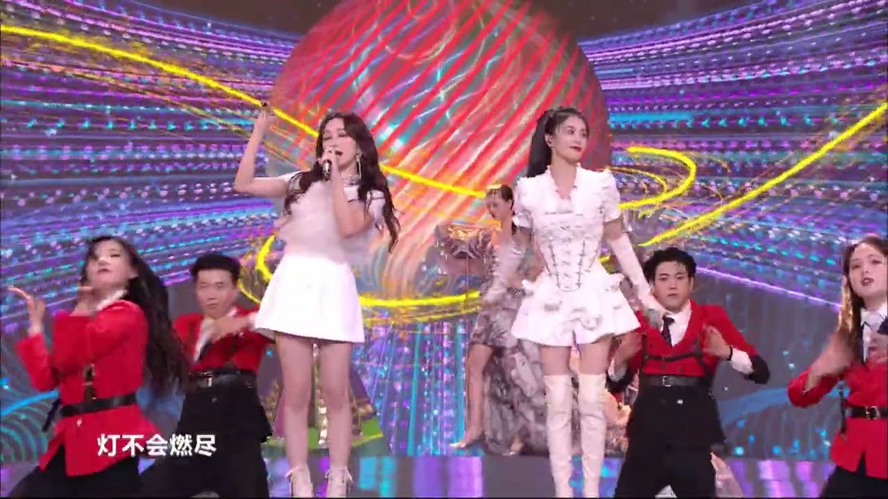 #2022湖南春晚  白鹿Bailu、孟佳Mengjia、阿朵非遗秀《穿我的新衣》，太美啦！