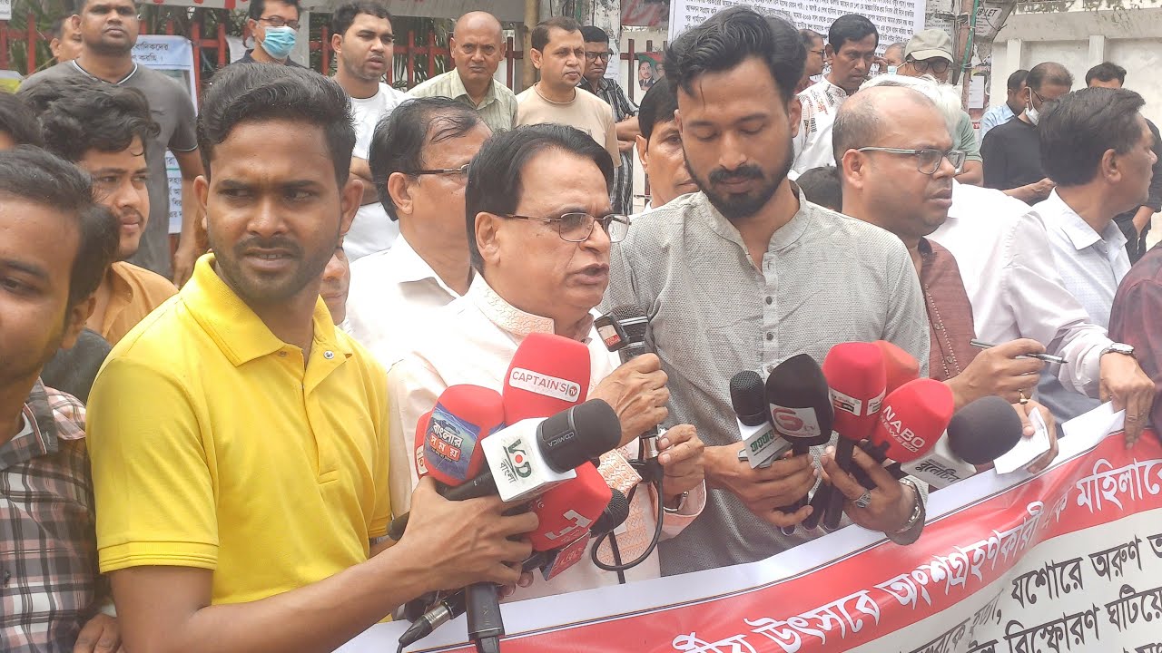 সংখ্যালঘুদের উপরে নির্যাতন নিয়ে বক্তব্য রাখছেন সরাসরি