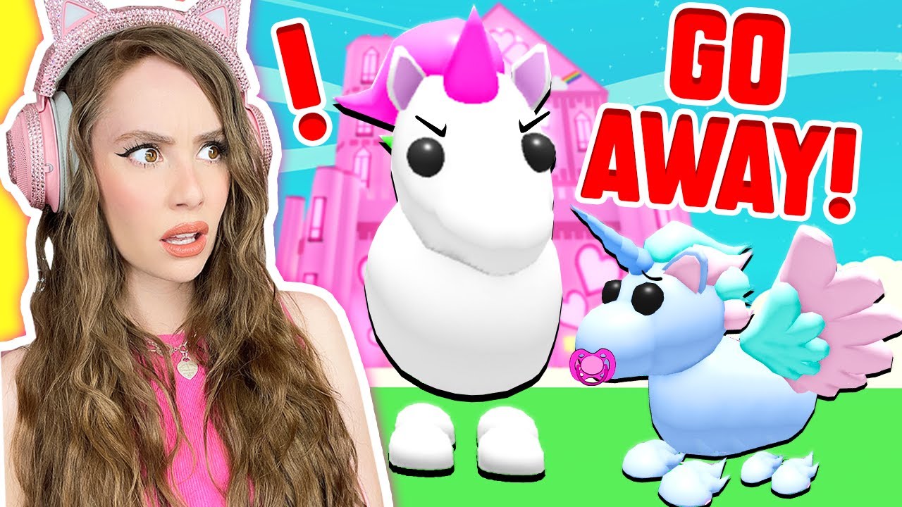 Introducing PRINCESS To Her New Baby Sister ALICORN In Adopt Me...