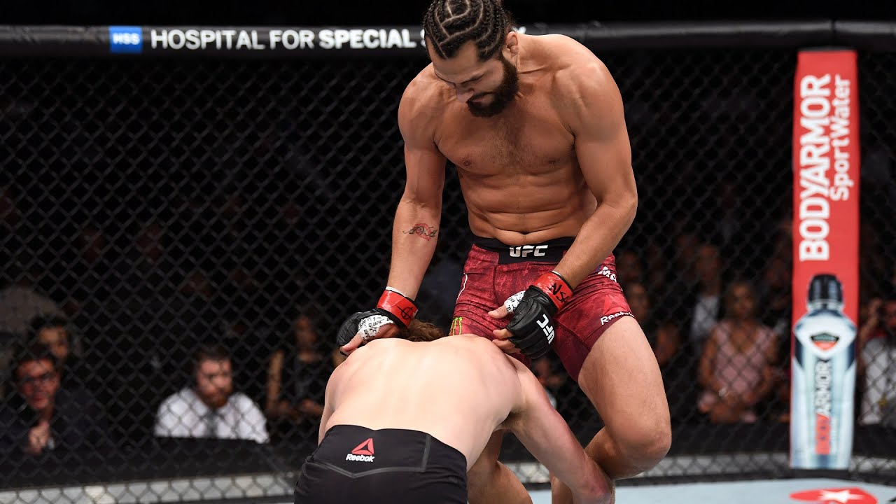 Melhores Nocautes com Joelhada Voadora na Hist&oacute;ria do UFC